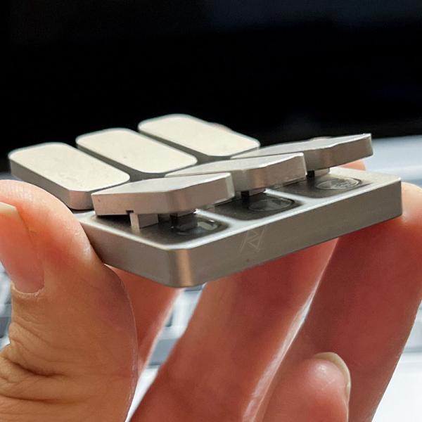فیجت فشاری فلزی 6-Key Metal Press Fidget