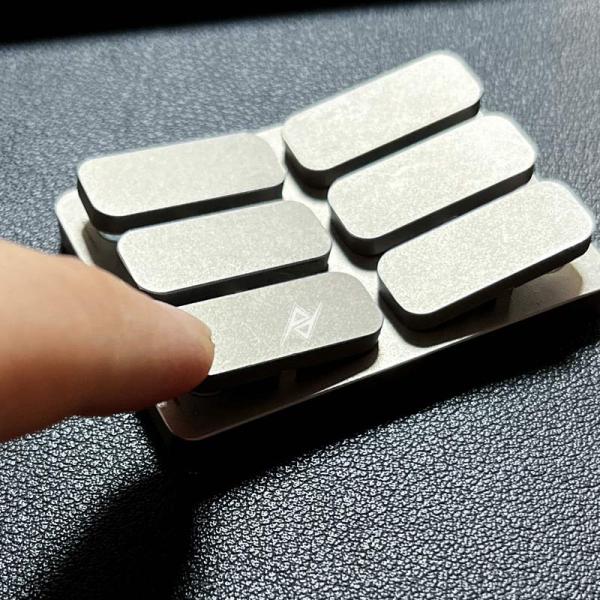 فیجت فشاری فلزی 6-Key Metal Press Fidget