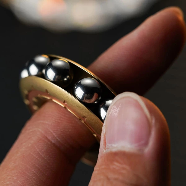 فیجت انگشتی فلزی Metal Ring Tier With Beads Fidget Grade A