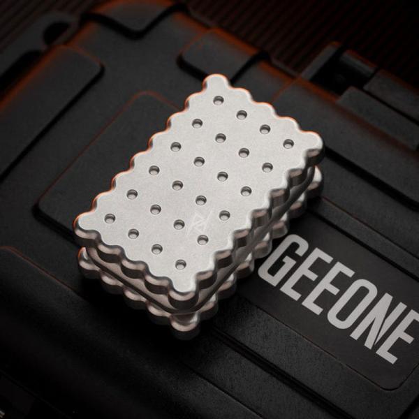 فیجت اسلایدر فلزی Three-Layer Magnetic Biscuit Slider Fidget Silver